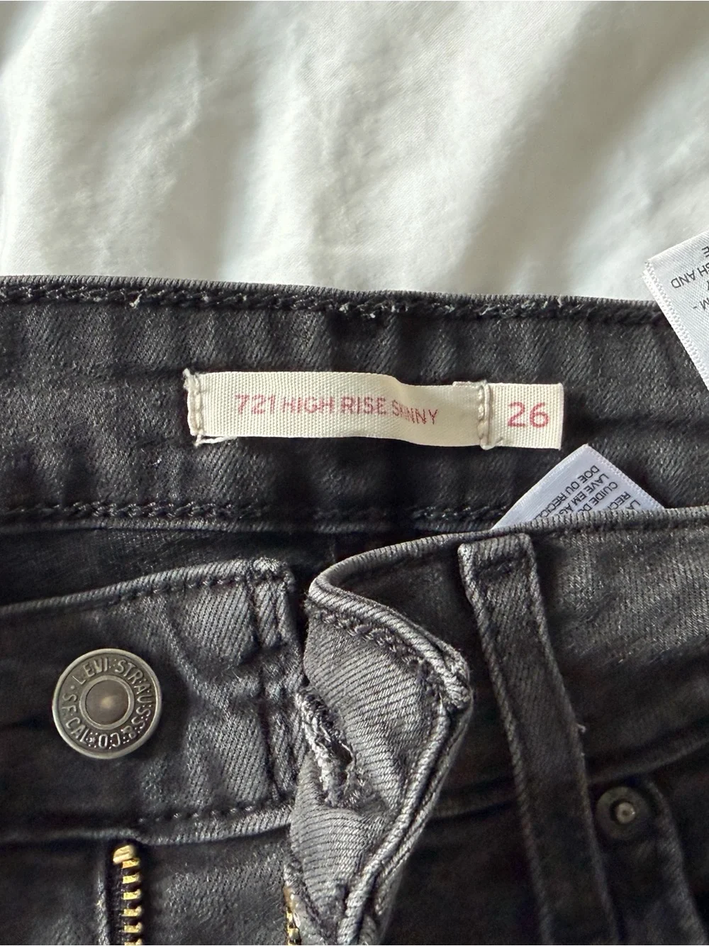 8 pairs of worn Levi black jeans - Size 26